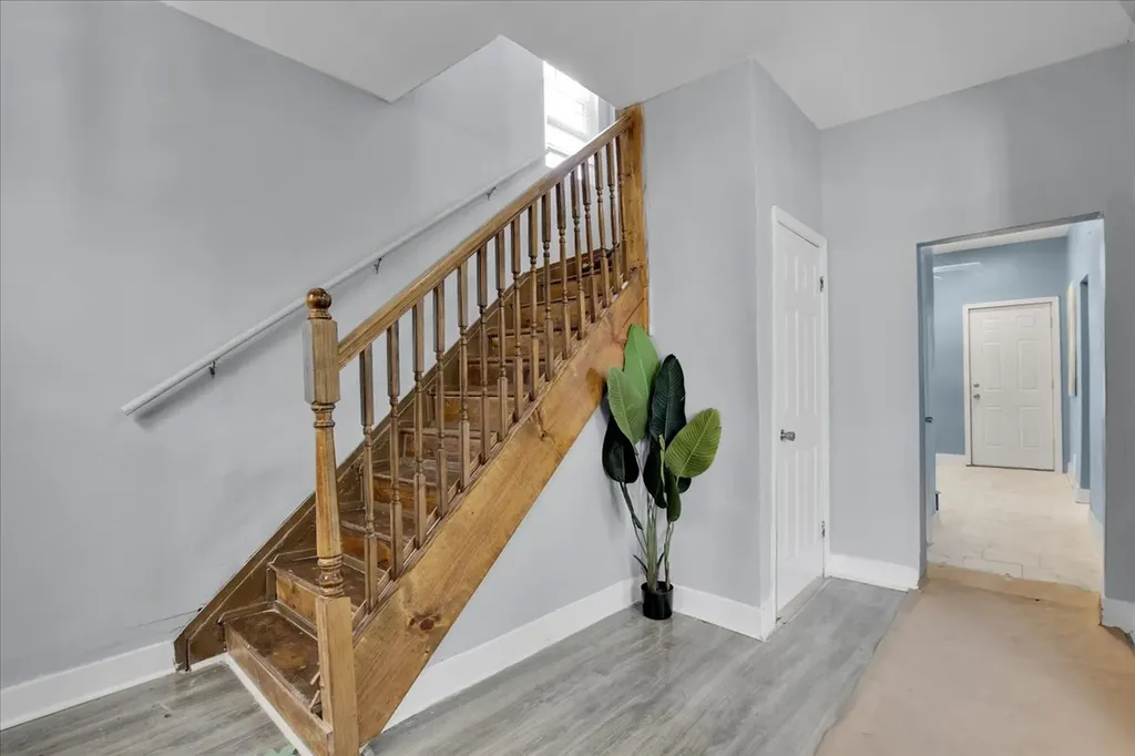 7829 South Escanaba Avenue Chicago IL 60649
