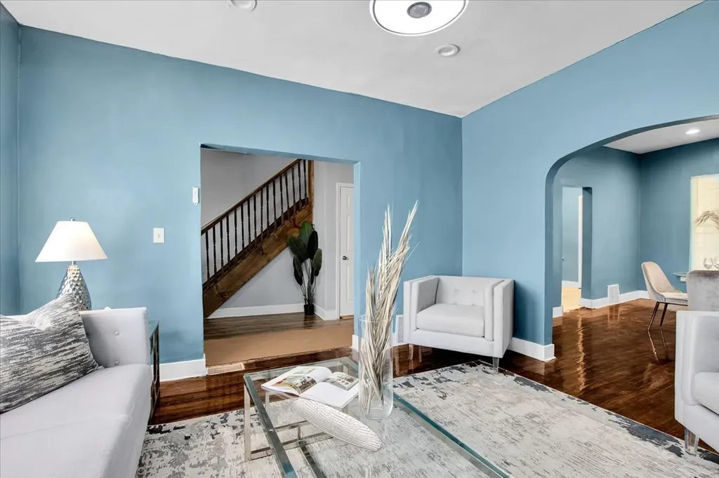 7829 South Escanaba Avenue Chicago IL 60649