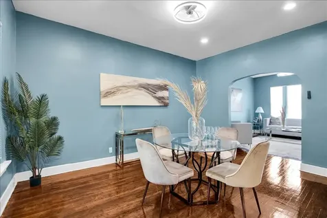 7829 South Escanaba Avenue Chicago IL 60649