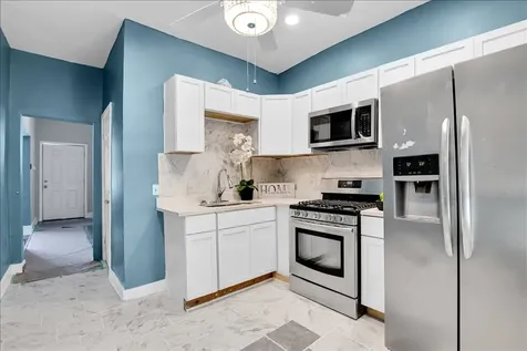 7829 South Escanaba Avenue Chicago IL 60649