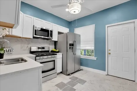 7829 South Escanaba Avenue Chicago IL 60649