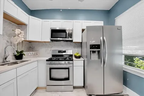7829 South Escanaba Avenue Chicago IL 60649