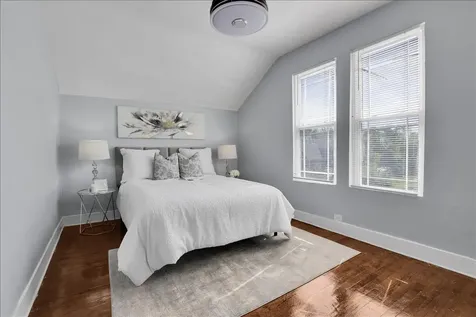 7829 South Escanaba Avenue Chicago IL 60649
