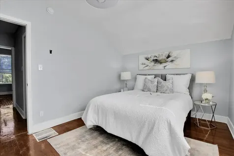 7829 South Escanaba Avenue Chicago IL 60649