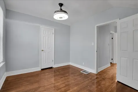 7829 South Escanaba Avenue Chicago IL 60649