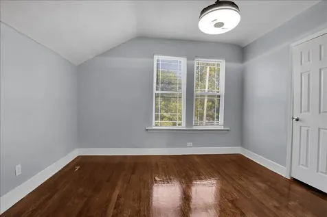 7829 South Escanaba Avenue Chicago IL 60649