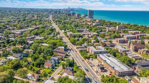 7829 South Escanaba Avenue Chicago IL 60649