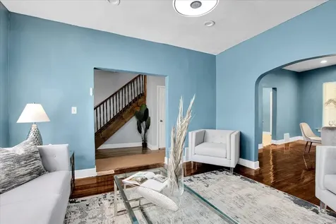 7829 South Escanaba Avenue Chicago IL 60649