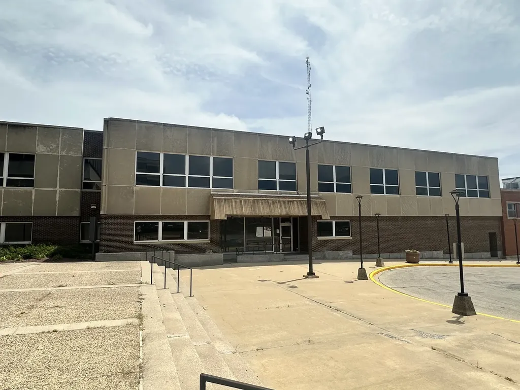6 Dearborn Square Kankakee IL 60901