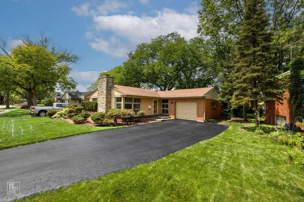 415 East Atwater Avenue Elmhurst IL 60126