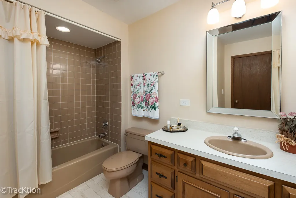 1229 West Bauer Road Naperville IL 60563