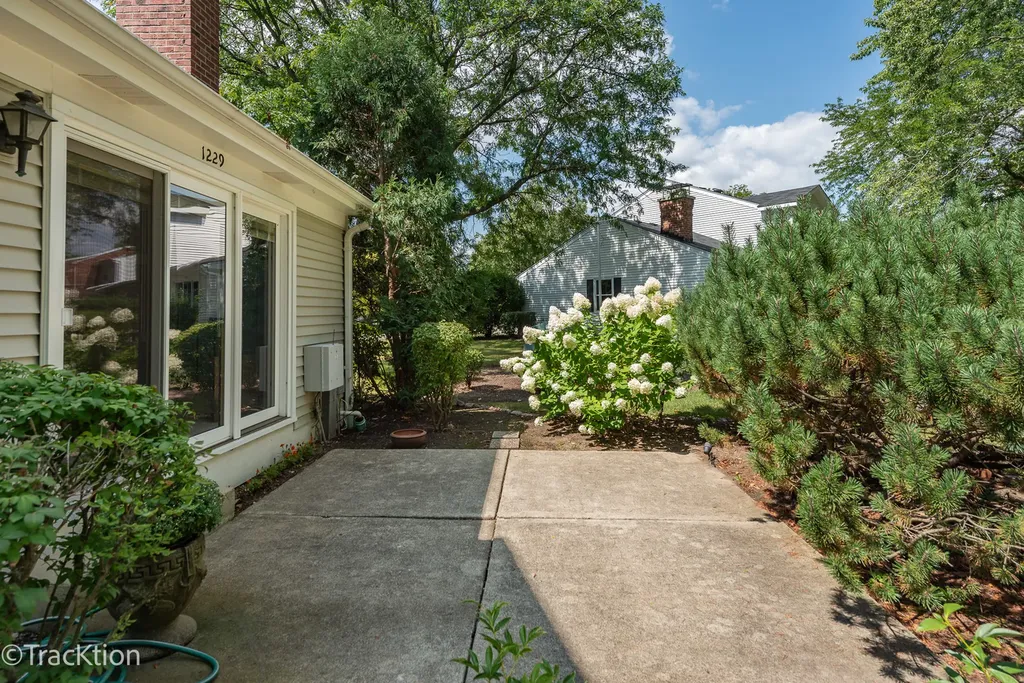 1229 West Bauer Road Naperville IL 60563