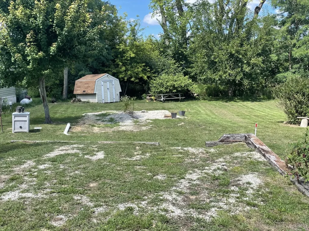 28-122 Woodhaven Lakes Sublette IL 61367