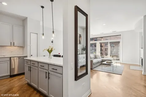 560 West Fulton Street Chicago IL 60661