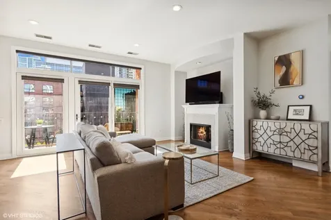 560 West Fulton Street Chicago IL 60661