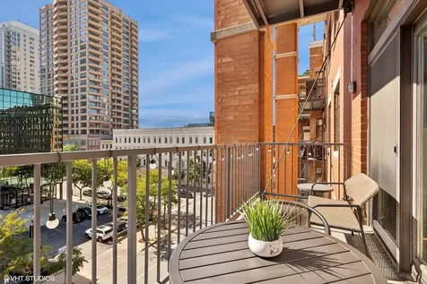 560 West Fulton Street Chicago IL 60661