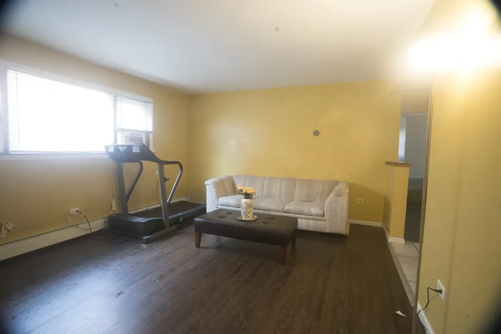 2052 135TH Place Blue Island IL 60406