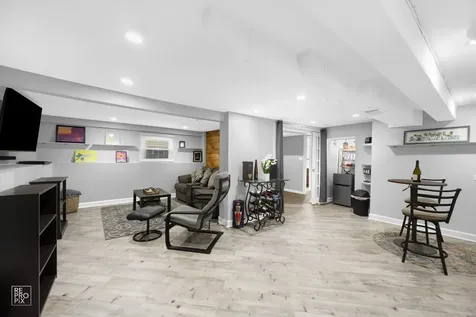5811 West Patterson Avenue Chicago IL 60634