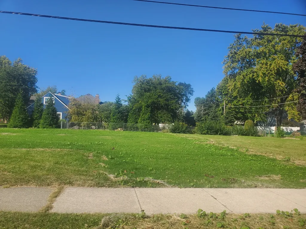 2646 Maple Street Des Plaines IL 60018