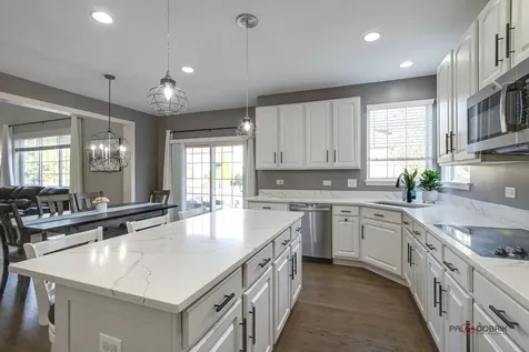 7404 Brentwood Lane Gurnee IL 60031