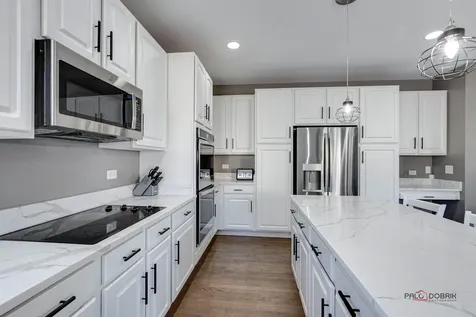 7404 Brentwood Lane Gurnee IL 60031