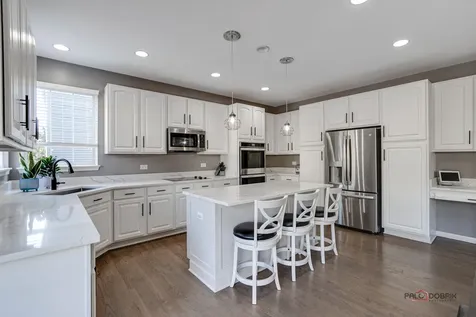 7404 Brentwood Lane Gurnee IL 60031