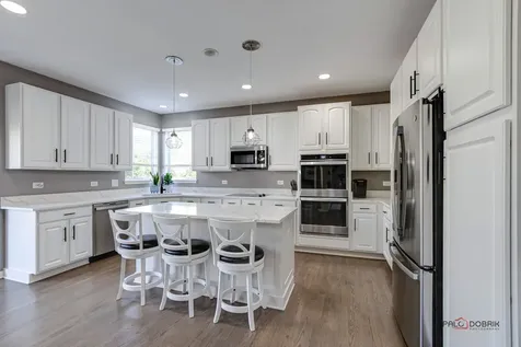 7404 Brentwood Lane Gurnee IL 60031