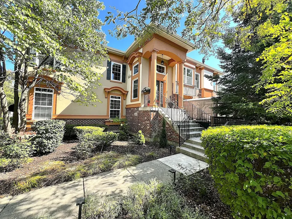 330 Veneto Bloomingdale IL 60108