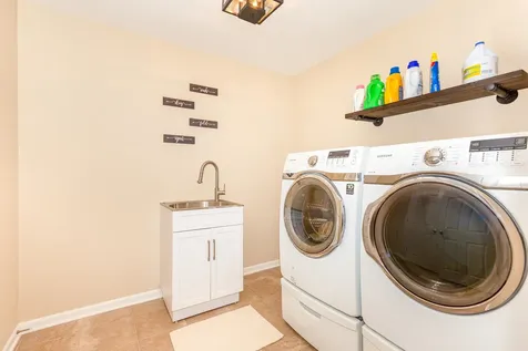 330 Veneto Bloomingdale IL 60108