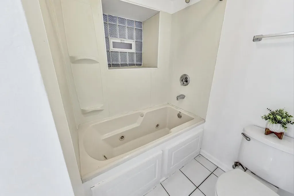 6209 South Dorchester Avenue Chicago IL 60637