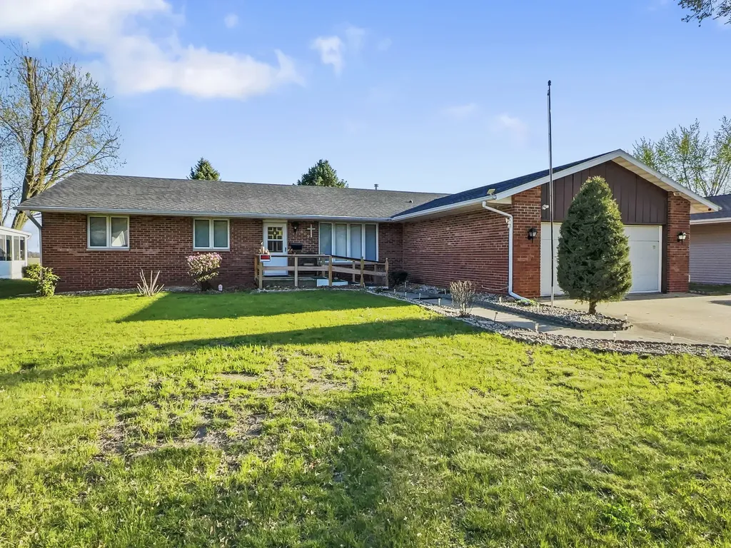 609 East Porter Avenue Watseka IL 60970