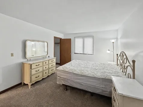 609 East Porter Avenue Watseka IL 60970