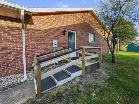 609 East Porter Avenue Watseka IL 60970