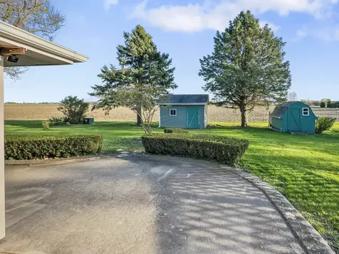 609 East Porter Avenue Watseka IL 60970