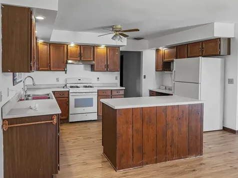 609 East Porter Avenue Watseka IL 60970