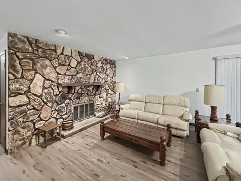 609 East Porter Avenue Watseka IL 60970