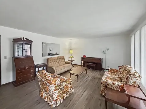 609 East Porter Avenue Watseka IL 60970