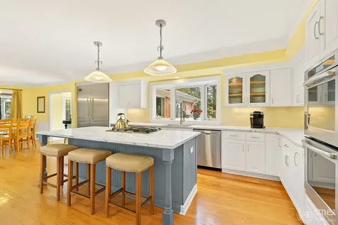 4 Windsor Court South Barrington IL 60010