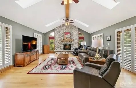 4 Windsor Court South Barrington IL 60010