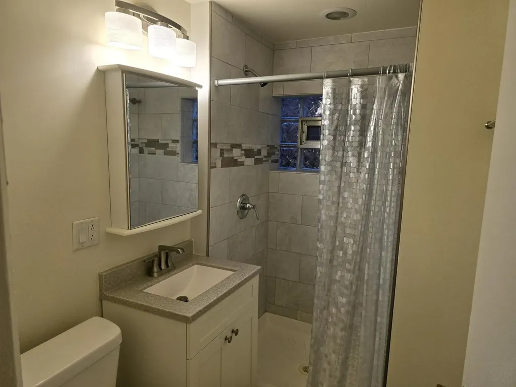 8441 South King Drive Chicago IL 60619