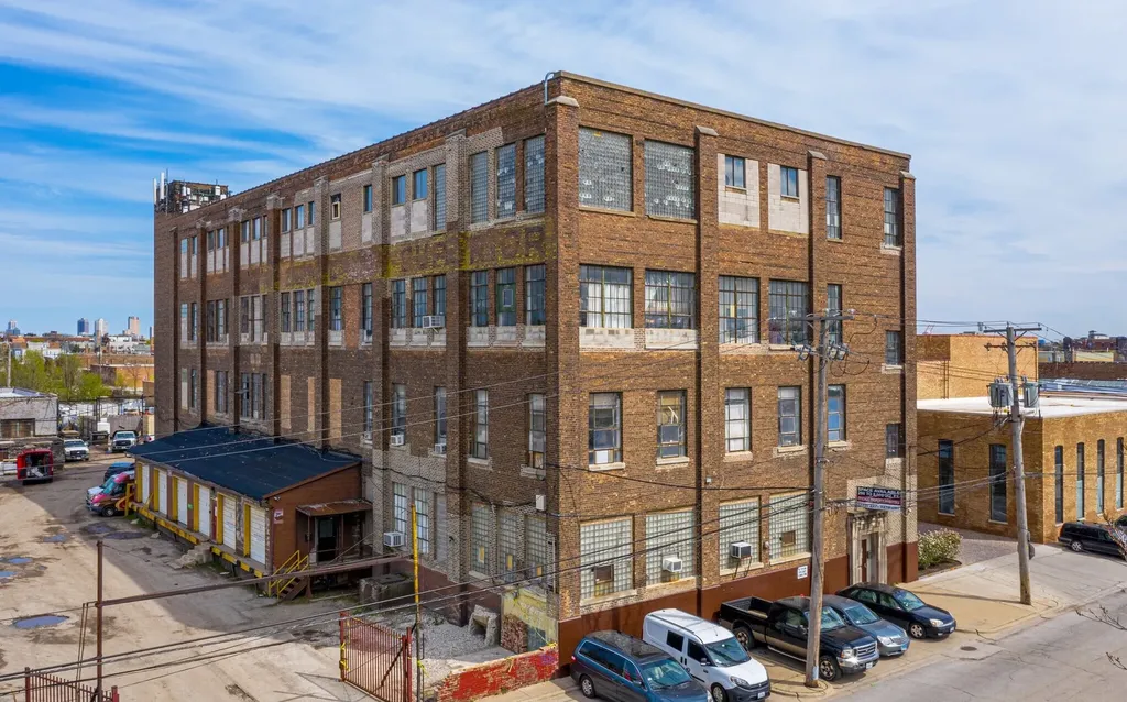 3065 North Rockwell Street Chicago IL 60618
