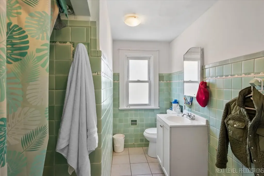 818 East New York Street Aurora IL 60505