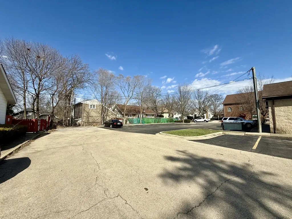 818 East New York Street Aurora IL 60505