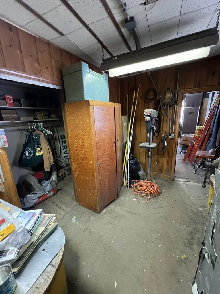 4025 West Montrose Avenue Chicago IL 60641