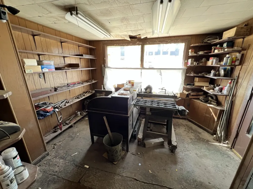 4025 West Montrose Avenue Chicago IL 60641