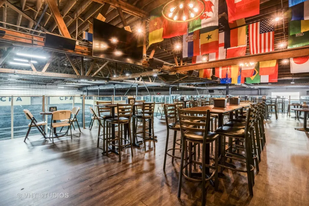 6122 North Clark Street Chicago IL 60660