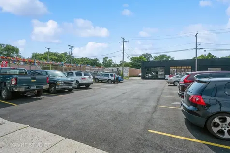 6122 North Clark Street Chicago IL 60660