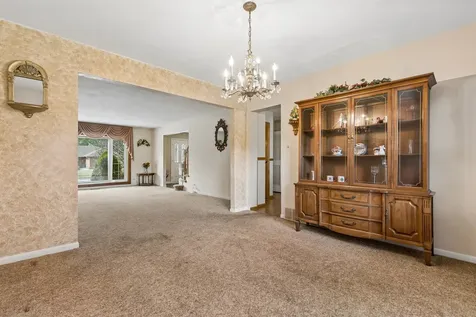 1016 West Brittany Drive Arlington Heights IL 60004