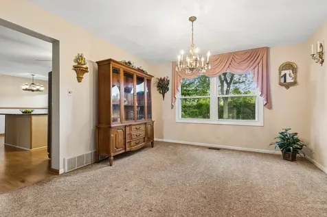 1016 West Brittany Drive Arlington Heights IL 60004