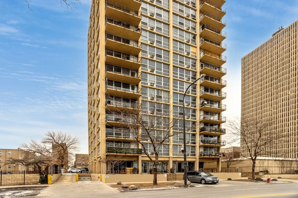 6730 South South Shore Drive Chicago IL 60649